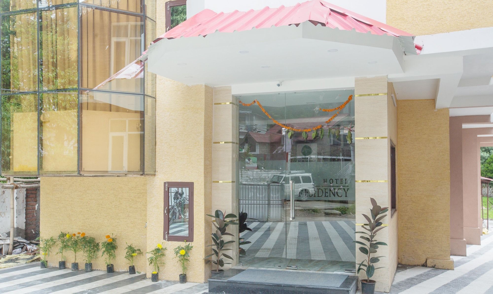 Готель Treebo Sc Residency Manali Екстер'єр фото