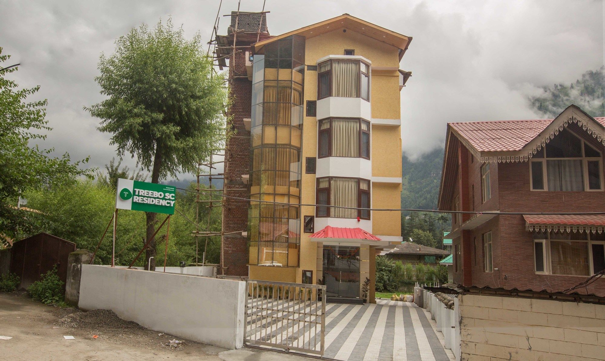 Готель Treebo Sc Residency Manali Екстер'єр фото